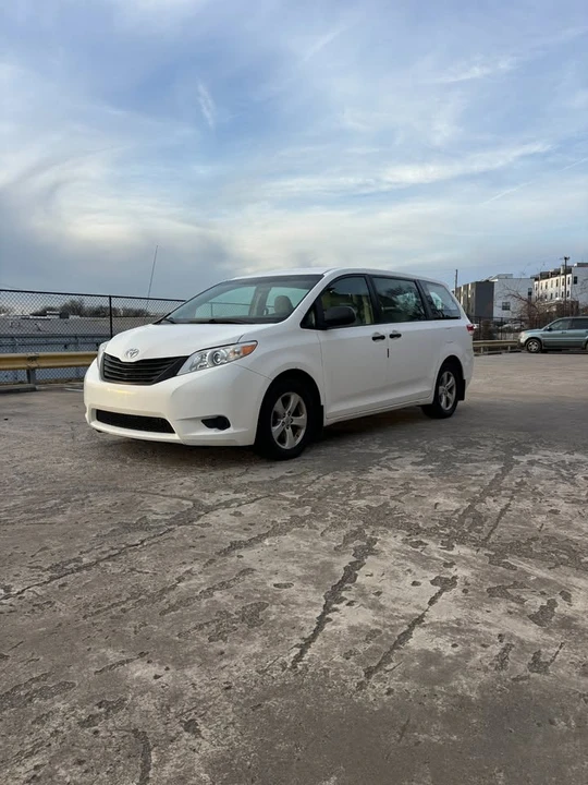 2011 Toyota Sienna 3rd Gen - Image 3 of 17