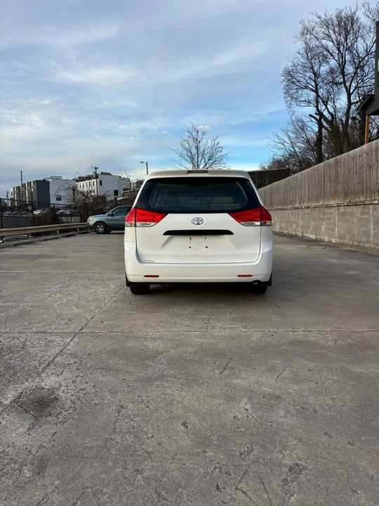 2011 Toyota Sienna 3rd Gen - Image 5 of 17