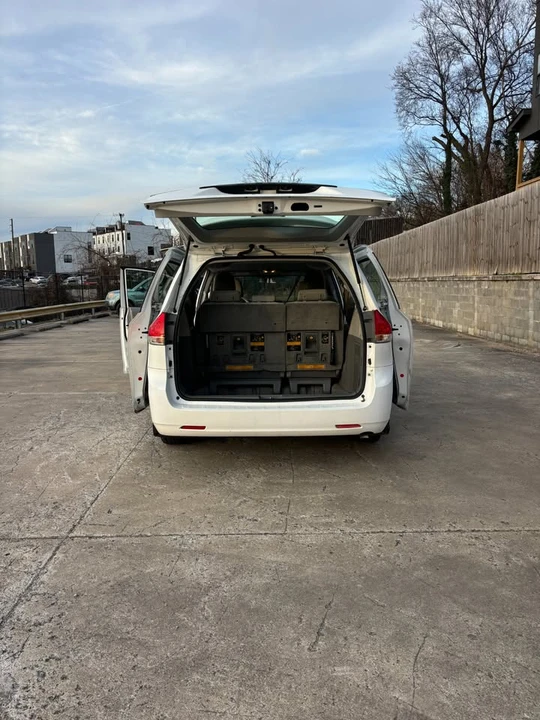 2011 Toyota Sienna 3rd Gen - Image 10 of 17