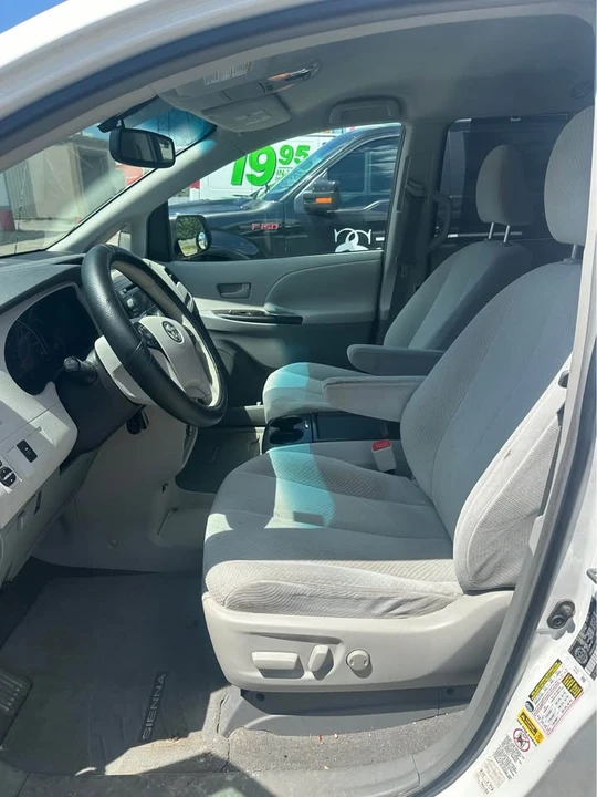 2011 Toyota Sienna 3rd Gen - Image 10 of 20