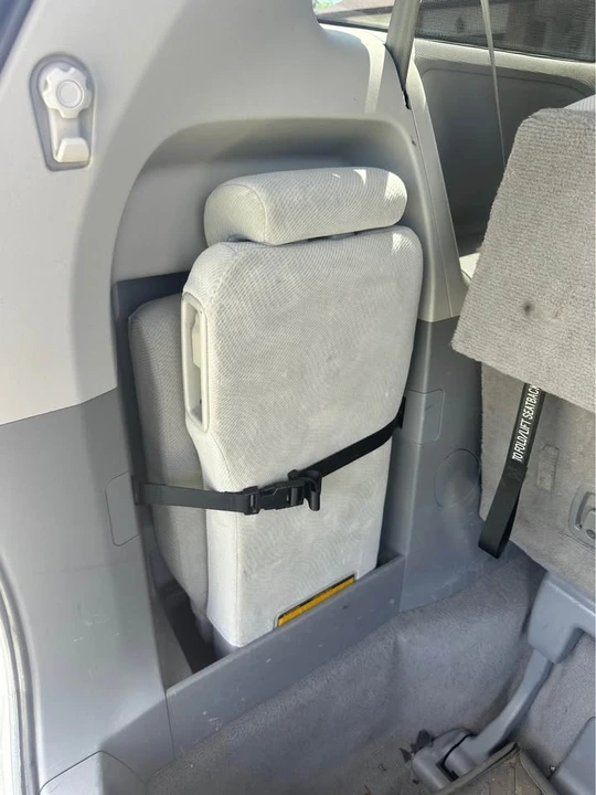 2011 Toyota Sienna 3rd Gen - Image 14 of 20