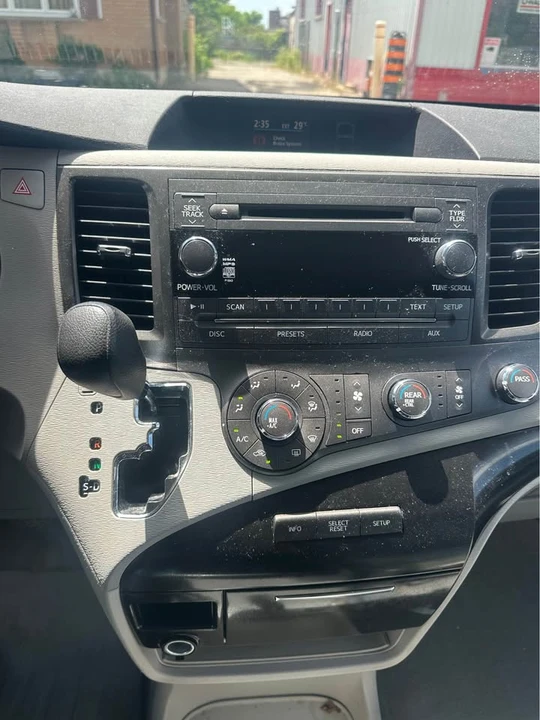 2011 Toyota Sienna 3rd Gen - Image 13 of 20