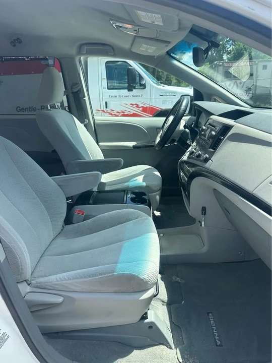 2011 Toyota Sienna 3rd Gen - Image 6 of 20
