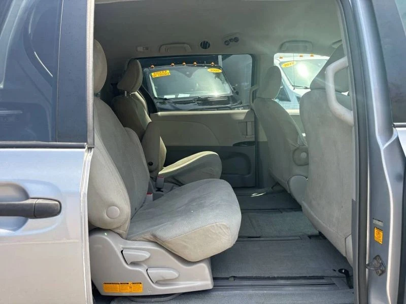 2011 Toyota Sienna 3rd Gen - Image 9 of 12