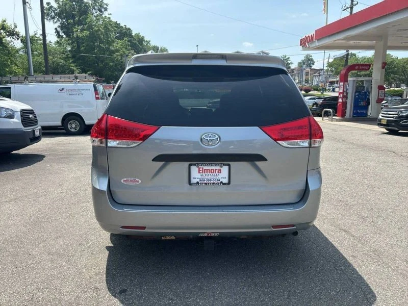2011 Toyota Sienna 3rd Gen - Image 5 of 12