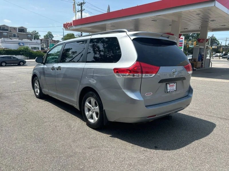 2011 Toyota Sienna 3rd Gen - Image 4 of 12