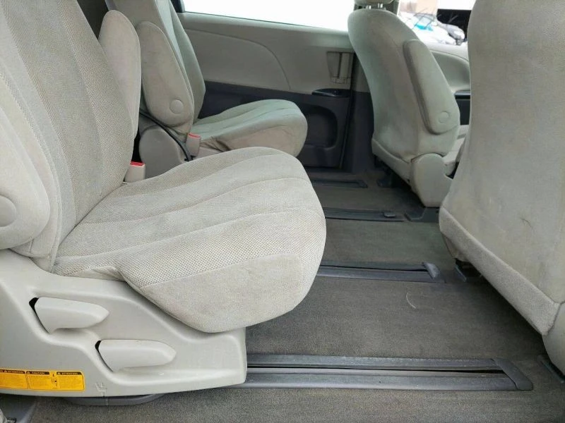 2011 Toyota Sienna 2nd Gen - Image 5 of 12