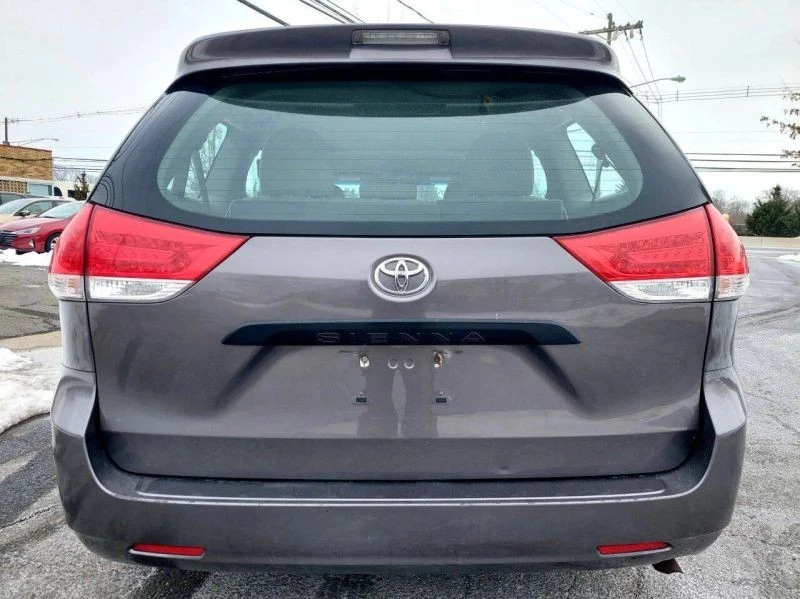 2011 Toyota Sienna 2nd Gen - Image 9 of 12