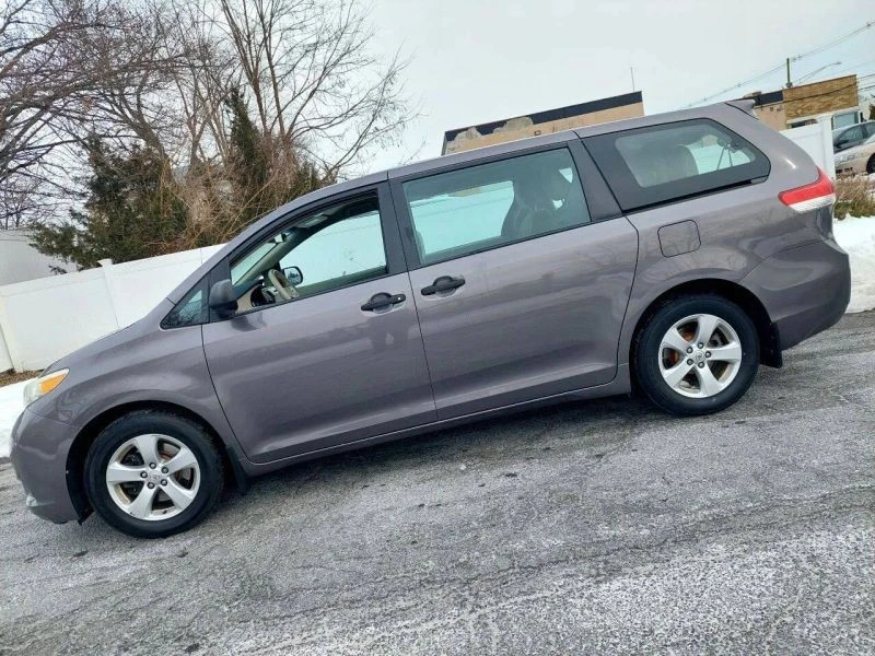2011 Toyota Sienna 2nd Gen - Image 2 of 12