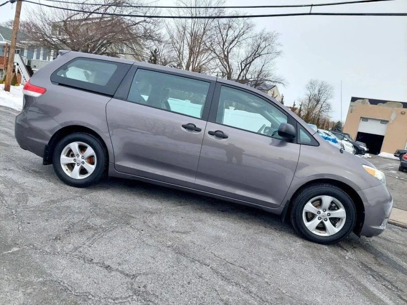 2011 Toyota Sienna 2nd Gen - Image 12 of 12