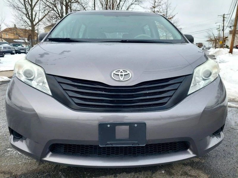 2011 Toyota Sienna 2nd Gen - Image 7 of 12