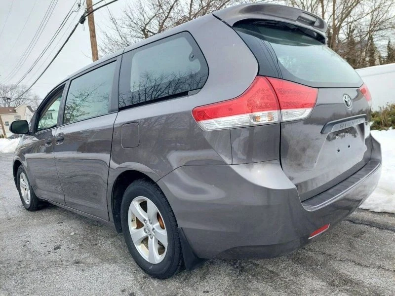 2011 Toyota Sienna 2nd Gen - Image 8 of 12