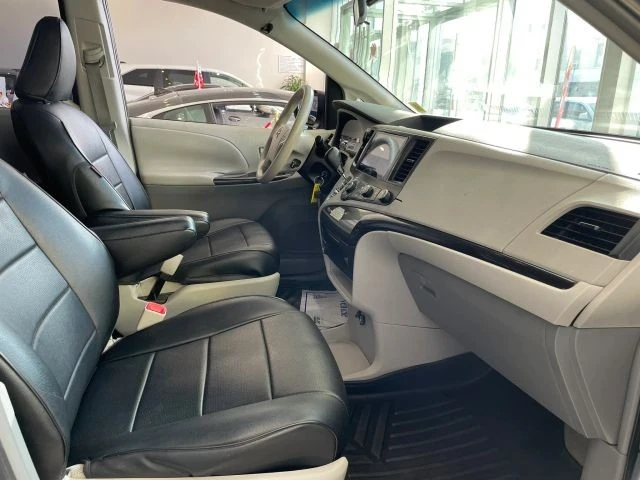 2011 Toyota Sienna 3rd Gen - Image 22 of 28