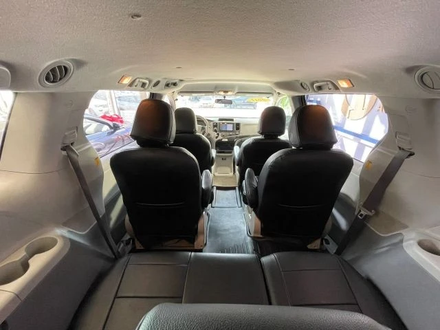2011 Toyota Sienna 3rd Gen - Image 17 of 28