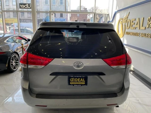 2011 Toyota Sienna 3rd Gen - Image 5 of 28