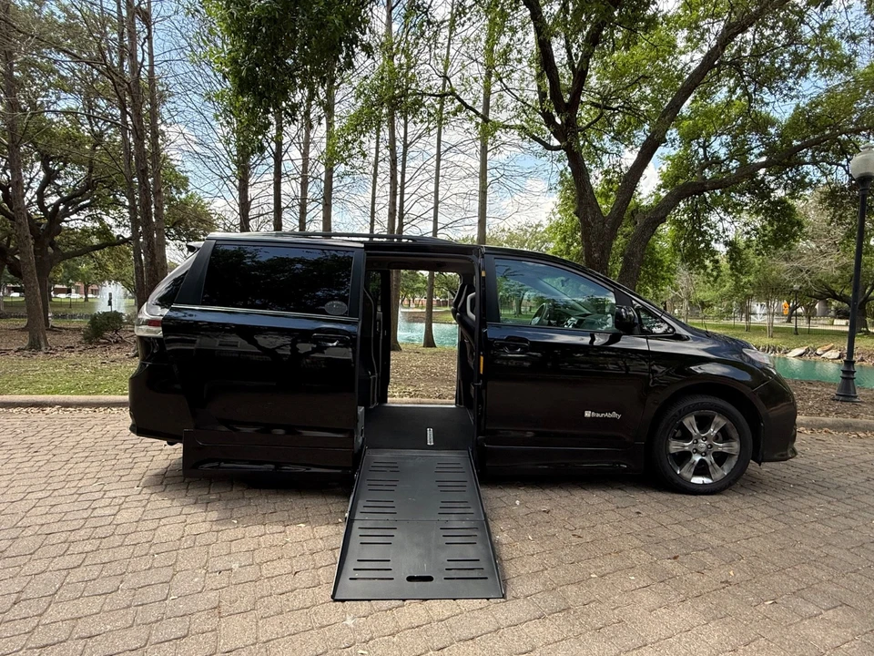 2011 Toyota Sienna 3rd Gen - Image 3 of 24