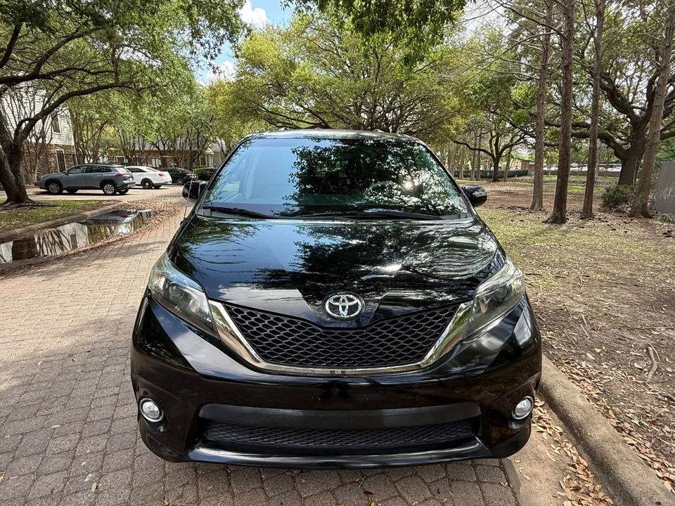 2011 Toyota Sienna 3rd Gen - Image 8 of 24
