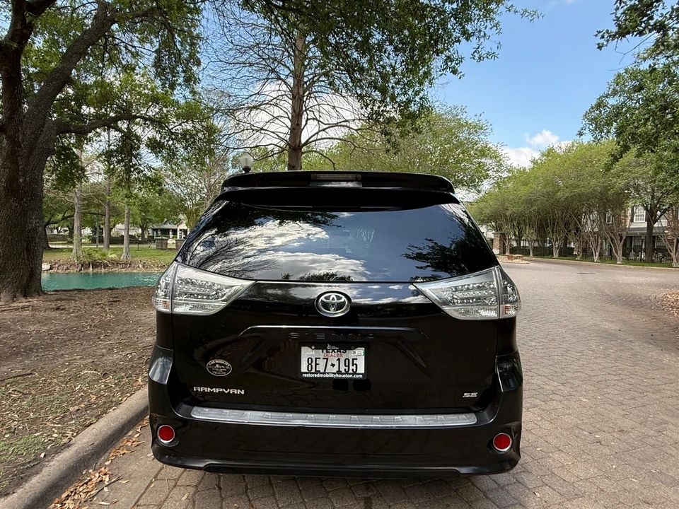 2011 Toyota Sienna 3rd Gen - Image 4 of 24