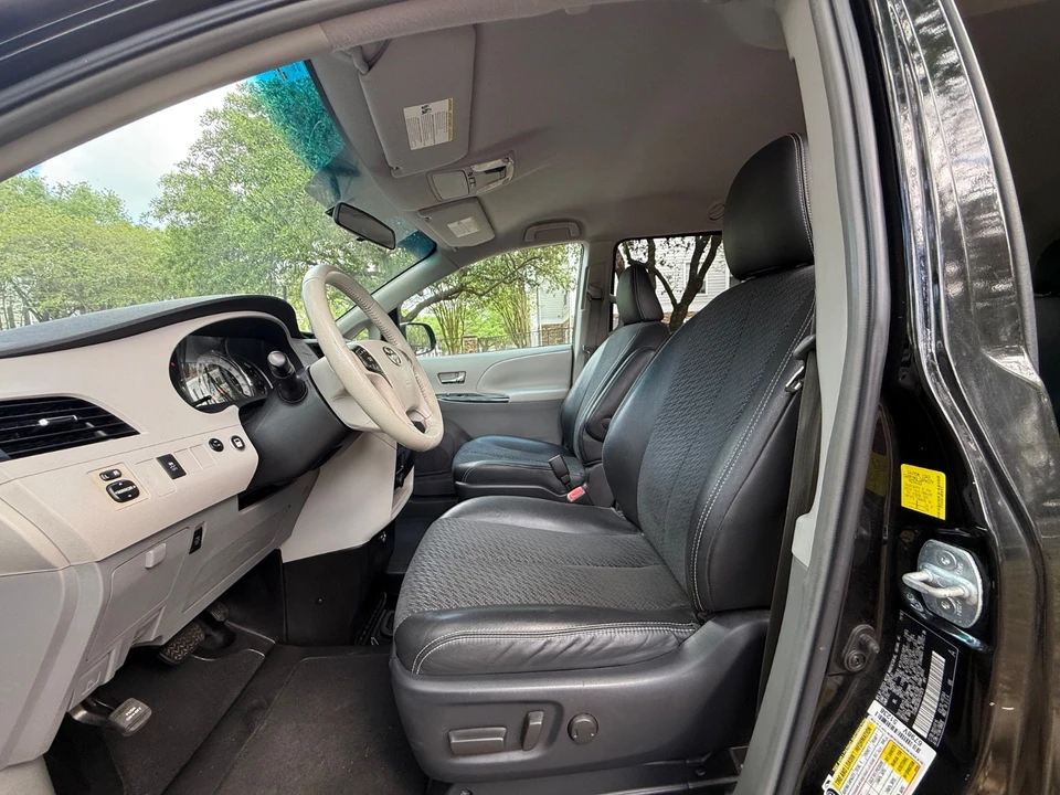 2011 Toyota Sienna 3rd Gen - Image 19 of 24