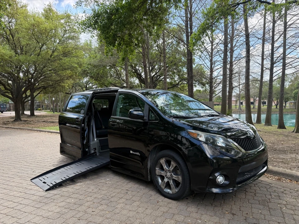 2011 Toyota Sienna 3rd Gen - Image 2 of 24