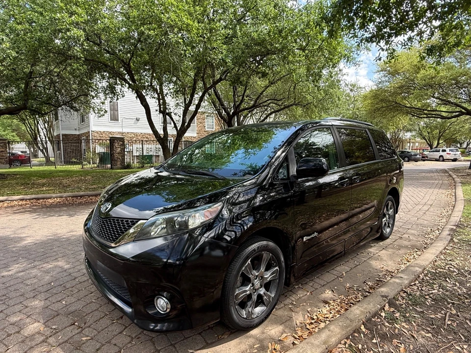 2011 Toyota Sienna 3rd Gen - Image 7 of 24