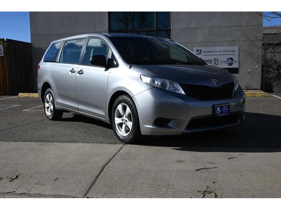 2011 Toyota Sienna 3rd Gen - Image 3 of 12