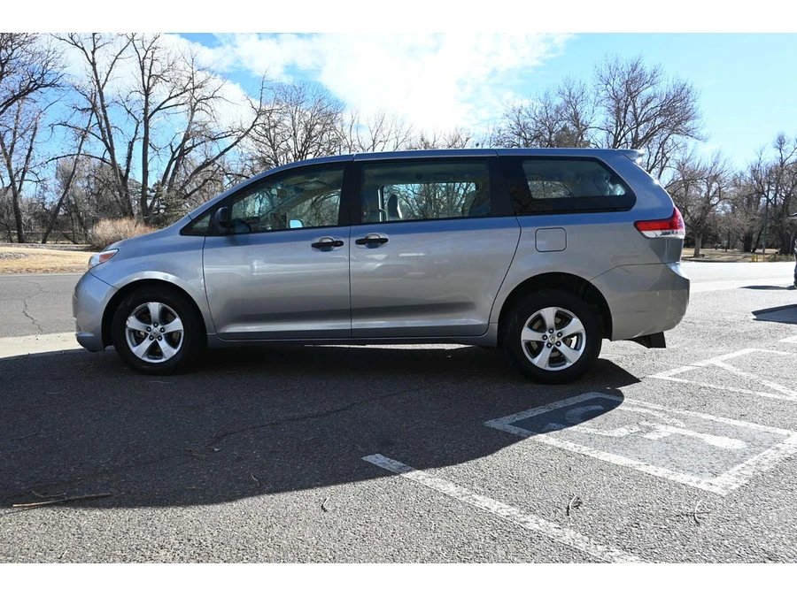 2011 Toyota Sienna 3rd Gen - Image 9 of 12