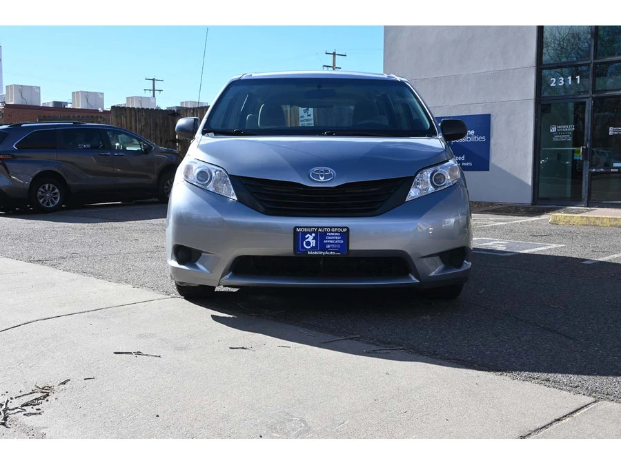2011 Toyota Sienna 3rd Gen - Image 4 of 12