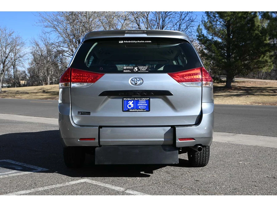 2011 Toyota Sienna 3rd Gen - Image 7 of 12
