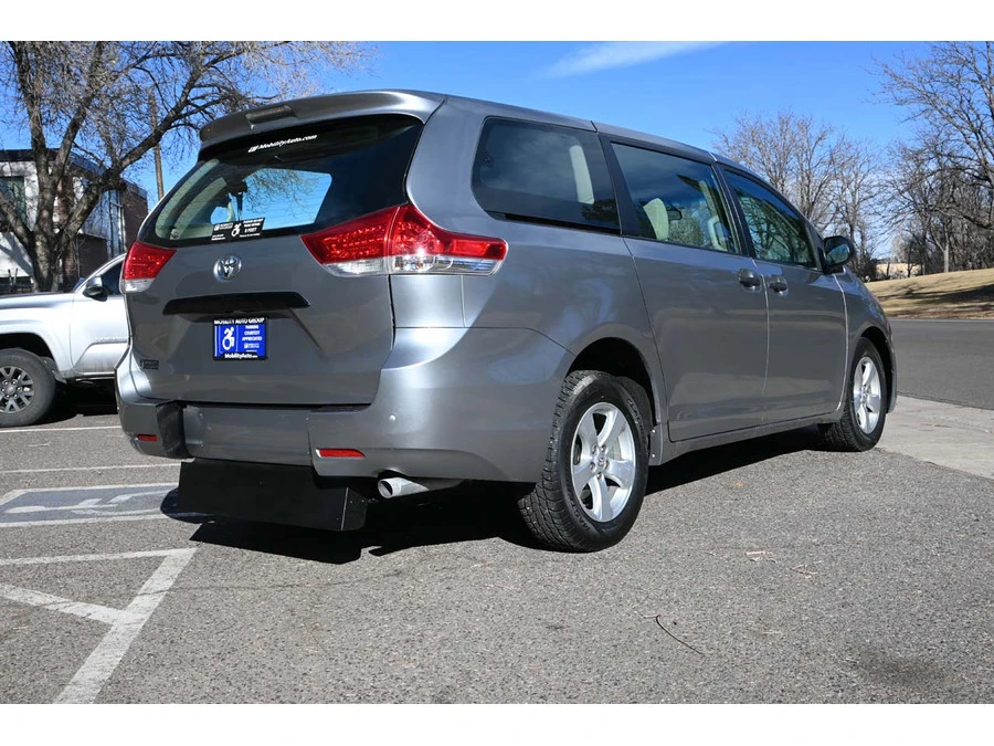 2011 Toyota Sienna 3rd Gen - Image 6 of 12