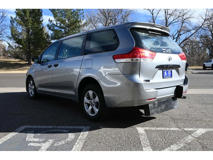 2011 Toyota Sienna 3rd Gen - Image 8 of 12