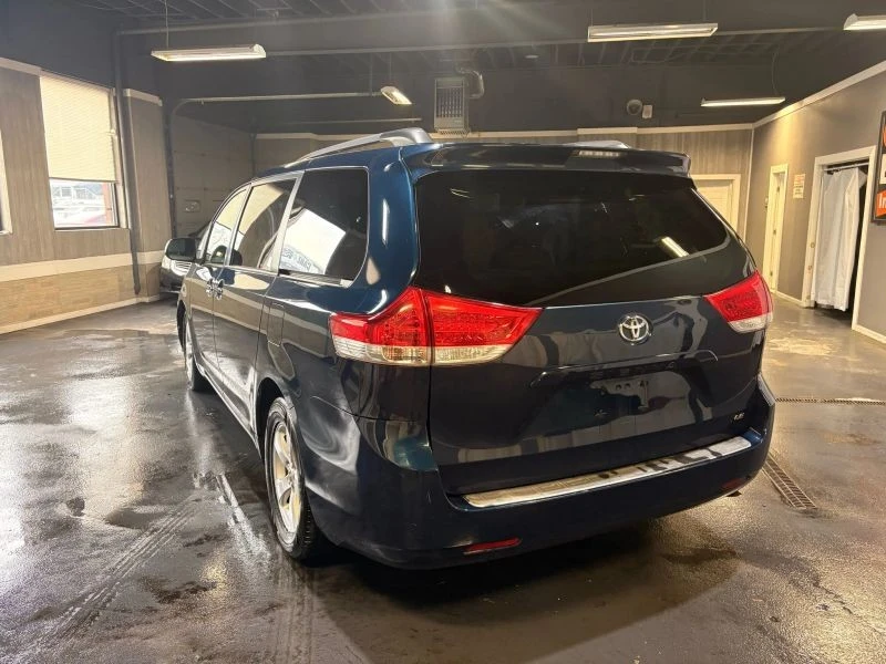 2011 Toyota Sienna 3rd Gen - Image 4 of 12