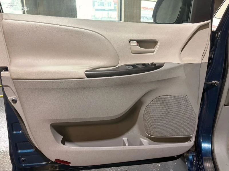 2011 Toyota Sienna 3rd Gen - Image 10 of 12