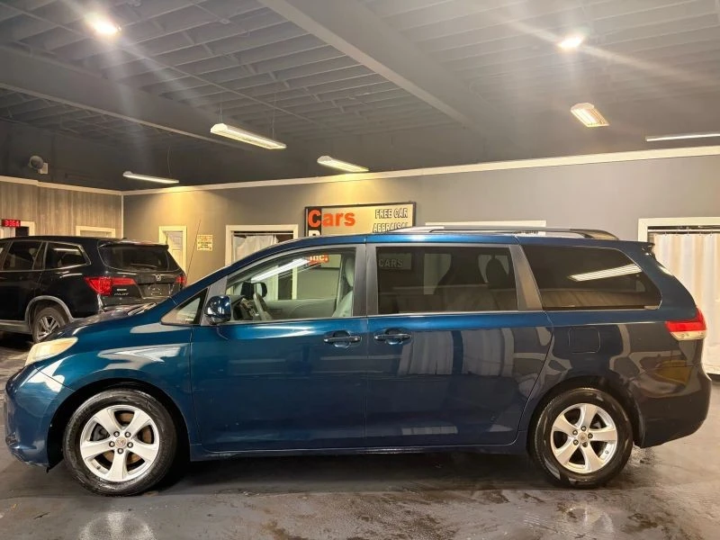 2011 Toyota Sienna 3rd Gen - Image 3 of 12