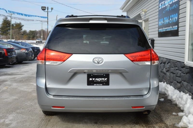 2011 Toyota Sienna 3rd Gen - Image 4 of 12