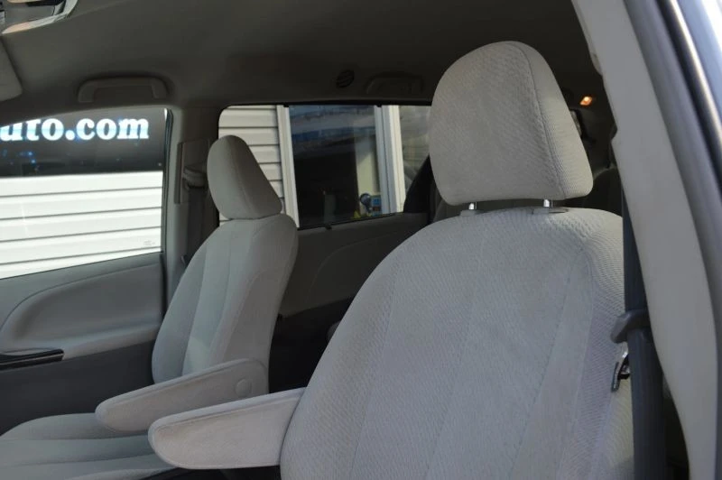 2011 Toyota Sienna 3rd Gen - Image 12 of 12