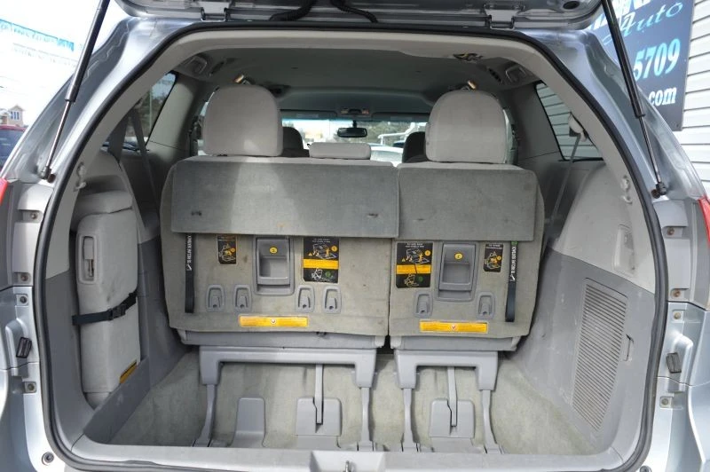 2011 Toyota Sienna 3rd Gen - Image 9 of 12