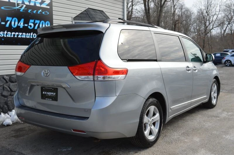 2011 Toyota Sienna 3rd Gen - Image 5 of 12