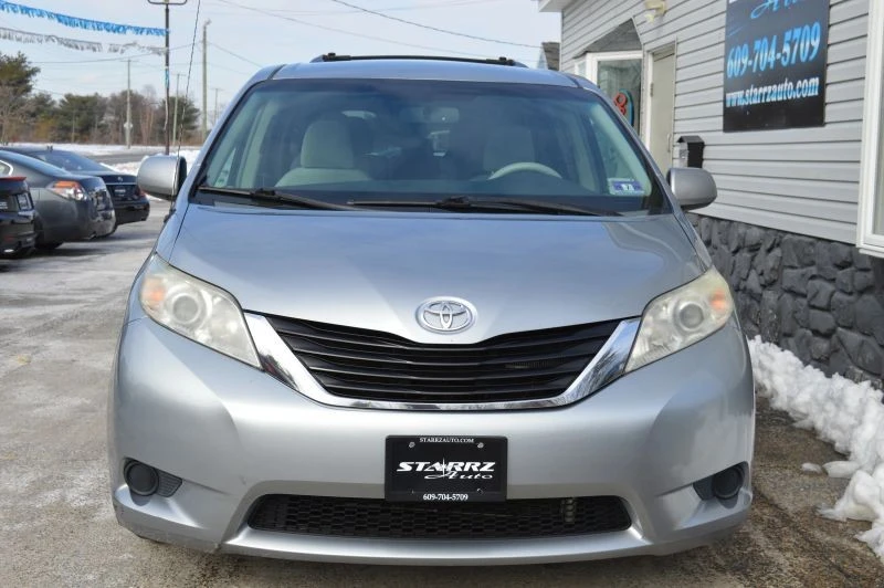 2011 Toyota Sienna 3rd Gen - Image 8 of 12