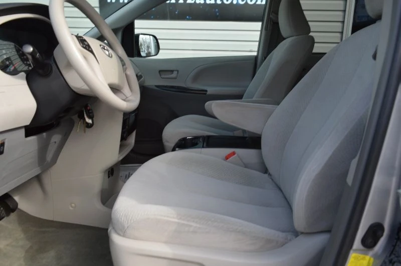 2011 Toyota Sienna 3rd Gen - Image 11 of 12
