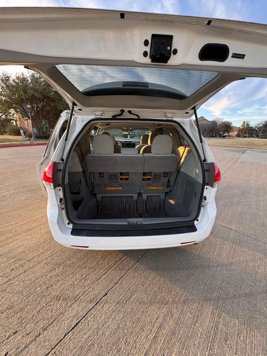 2011 Toyota Sienna 3rd Gen - Image 13 of 21