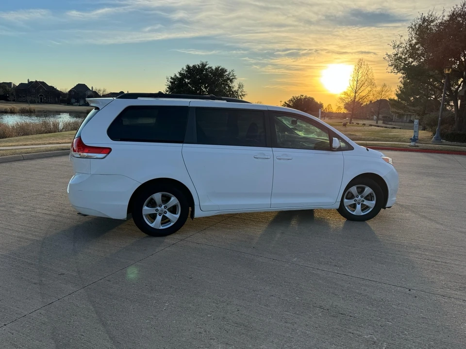 2011 Toyota Sienna 3rd Gen - Image 3 of 21