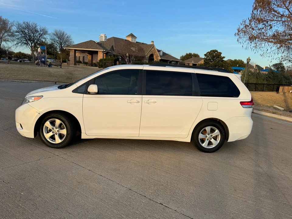 2011 Toyota Sienna 3rd Gen - Image 7 of 21