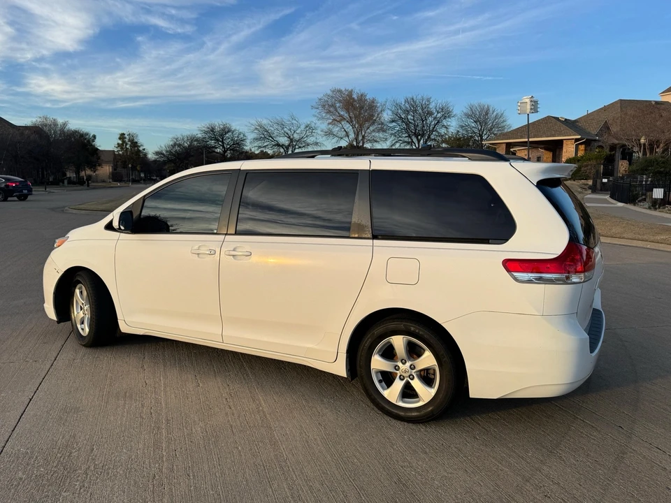 2011 Toyota Sienna 3rd Gen - Image 8 of 21