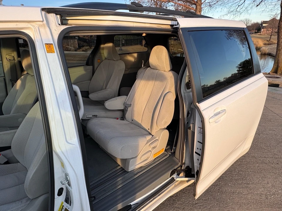 2011 Toyota Sienna 3rd Gen - Image 20 of 21