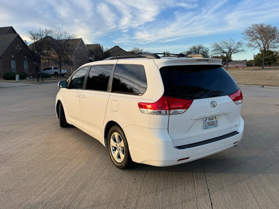 2011 Toyota Sienna 3rd Gen - Image 9 of 21