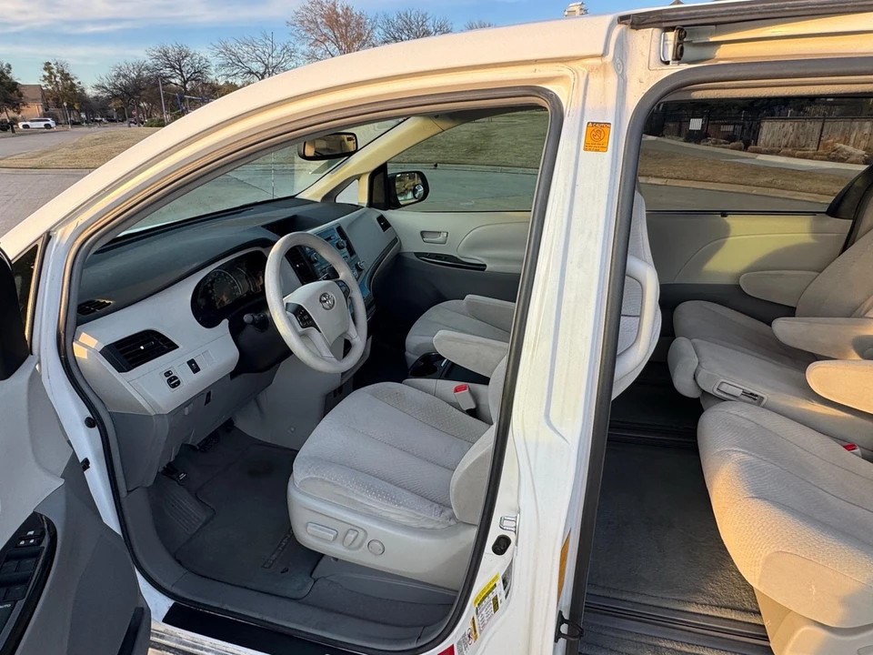 2011 Toyota Sienna 3rd Gen - Image 21 of 21