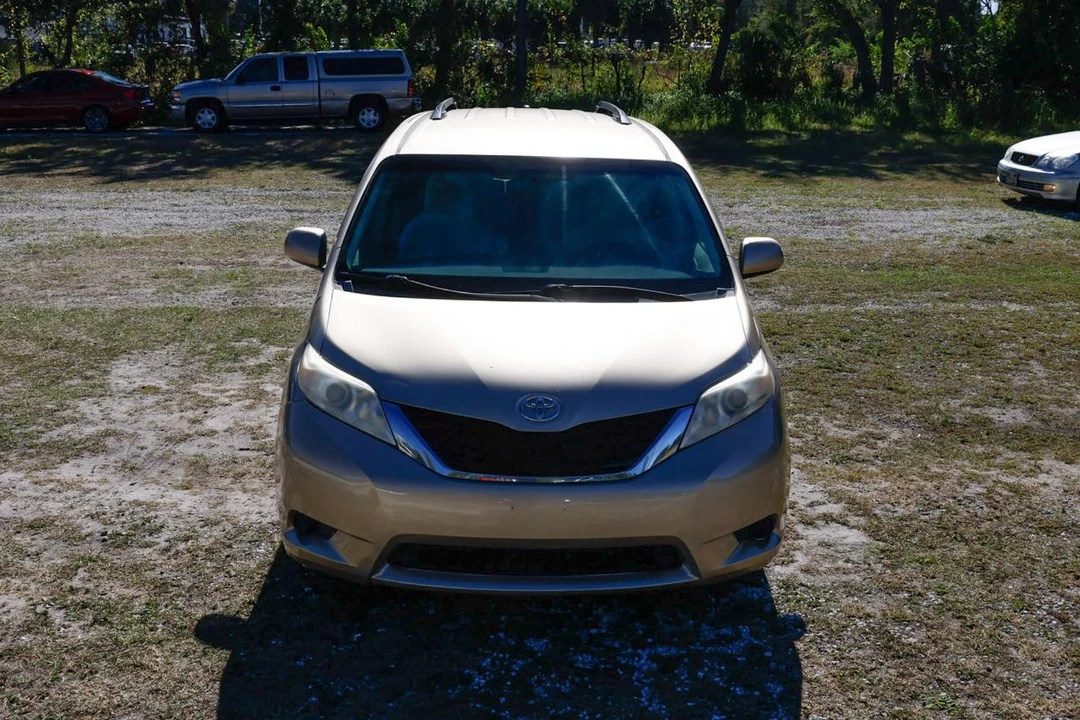2011 Toyota Sienna 3rd Gen - Image 19 of 21