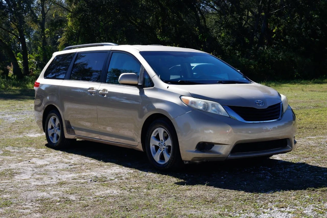 2011 Toyota Sienna 3rd Gen - Image 15 of 21
