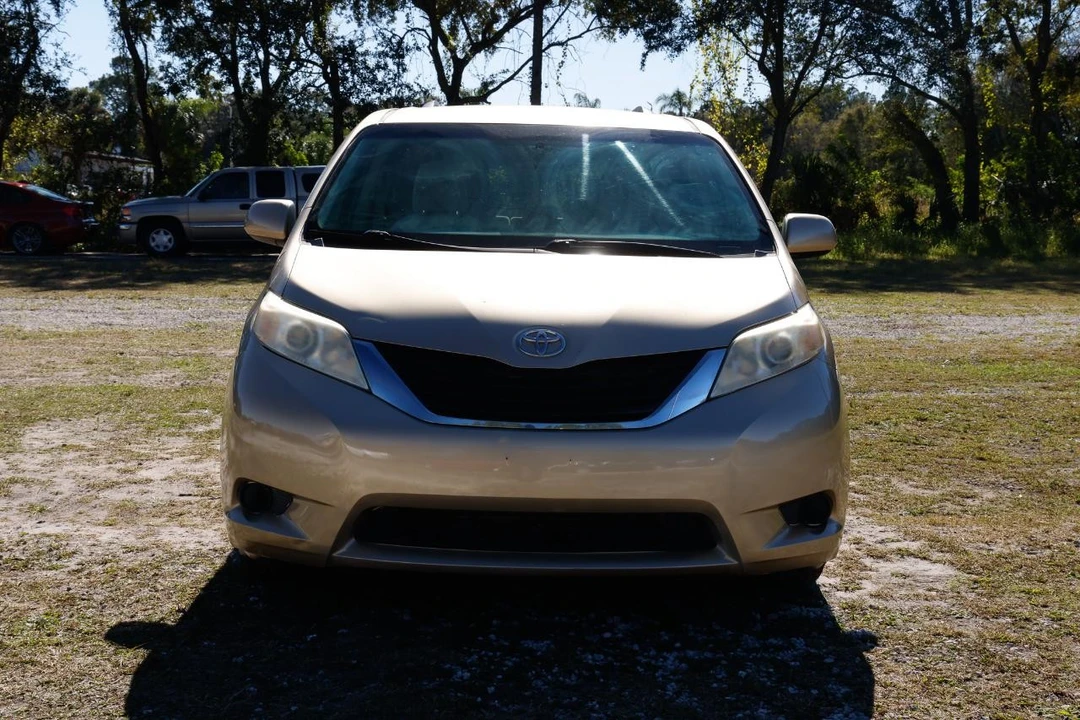 2011 Toyota Sienna 3rd Gen - Image 17 of 21